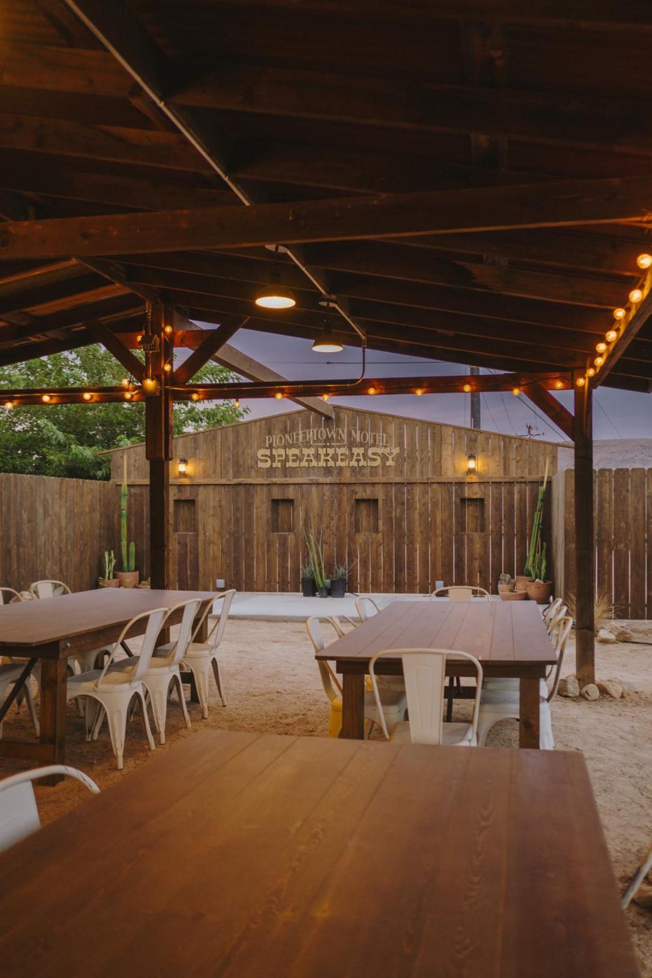 Pioneertown Motel Bagian luar foto